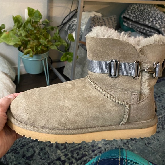 UGG Shoes - Light tan UGG boots, Sherpa lined. size 7.